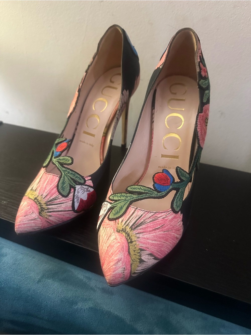 Gucci Black Pumps with Pink Floral Embroidery